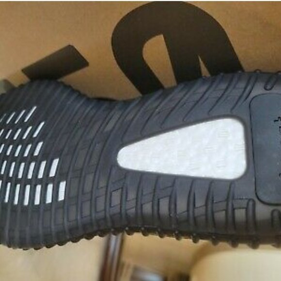 BRAND NEW YEEZY BOOST 350 Style FU9006 Size 10.5